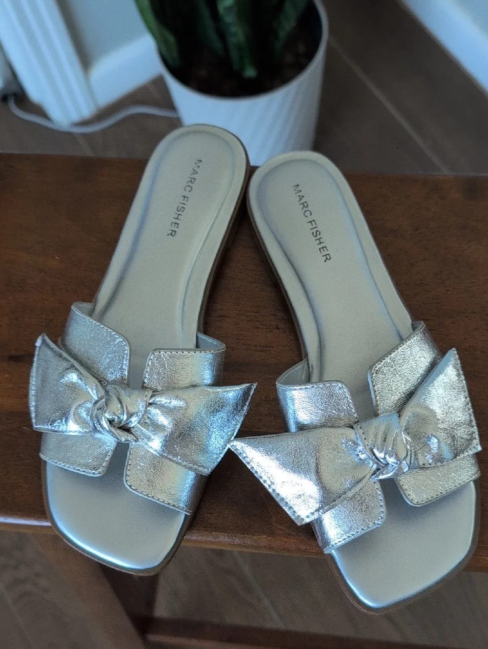 Marc Fisher Finey Silver Bow Slide Sandals - Women's Metallic Slip-On 8 - Picture 4 of 7